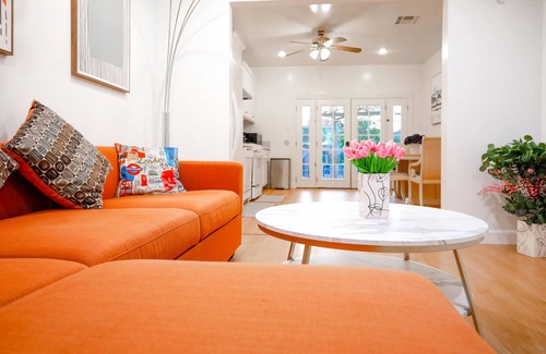 Rowland Heights House | Unit B Cheerful 3 Bedroom Home with Great View罗兰岗B