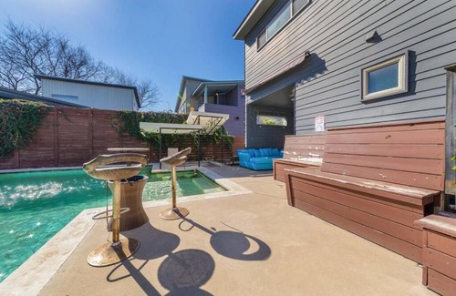 MLK House | Unit B Cute 2 bed 2 bath private home with shared pool