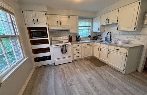 University Heights House | University Heights! 2 king beds (Upper Duplex) in prime location