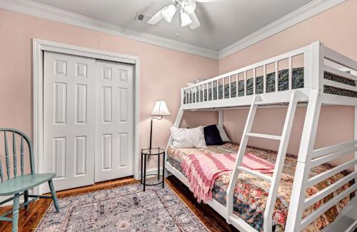 Siloam Springs House | University Place, family stay, practically on JBU campus