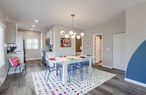 Lincoln House | UNL Retreat Eclectic 5bd 5mins to Downtown