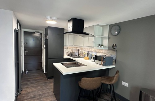 Truro Apartment | Uno in the City