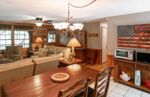 Frank Cabin | Unplug and Unwind-Grandfather Mountain Rustic Cabin