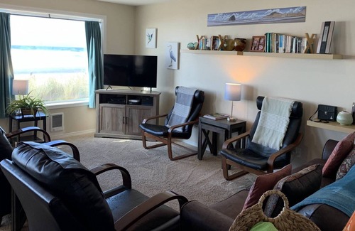 Tierra Del Mar House | Unrivaled Oceanfront Retreat With 180 Degree Epic Views of Two Capes, Pet Friendly, Open Floor Plan
