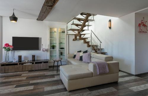 Metz-Centre – Ancienne Ville Apartment | UnSejourAmetz-fr Meublés Ossons du T2 au T4 avec parking,