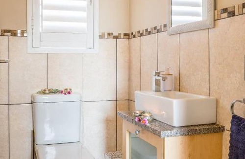 Stompneusbaai Villa | Unwind@167- Golden Mile