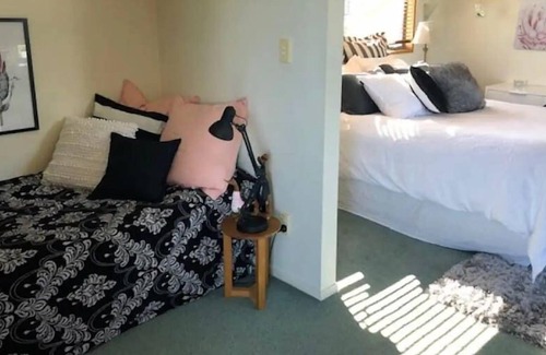 Rothesay Bay House | Unwind @ 5-Star Ensuite with Sea View and Pool