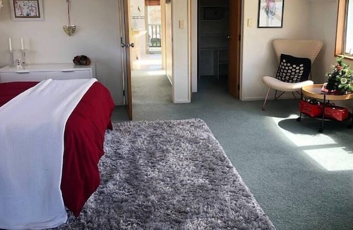 Rothesay Bay House | Unwind @ 5-Star Ensuite with Sea View and Pool