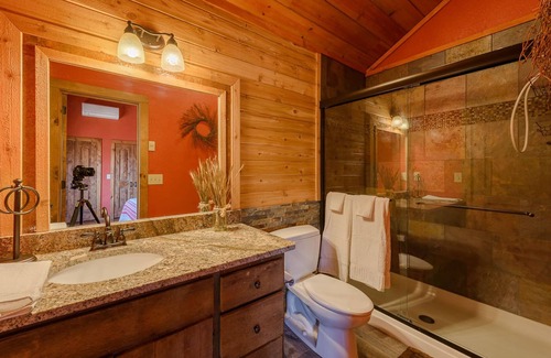 Todd House | Unwind and Recharge at Majestic View Cabin