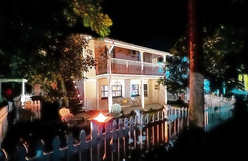 DeLand House | Unwind in DeLand: Fire Pit Nights & Downtown Delights!
