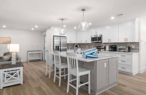 Sanibel House | Unwind in tropical paradise at Sunflower Cottage