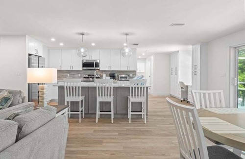 Sanibel House | Unwind in tropical paradise at Sunflower Cottage