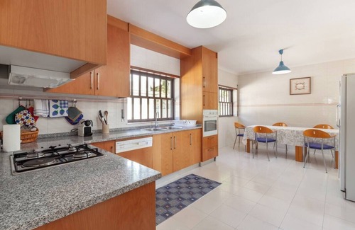 Pico Villa | Unwind in Villa Madalena : Pool & Vineyard Panoramas