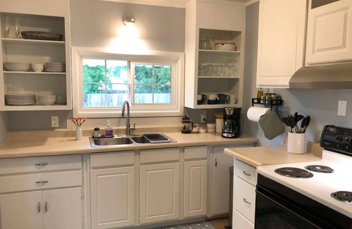 Amazon House | UO 8 blocks, USC Game Weekend Open, Full Kitchen, Comfy Beds, Walk to Autzen