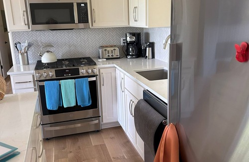 Eugene Apartment | UO Apt perfect for 2 to 6
