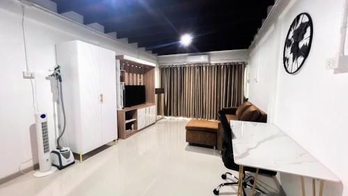 Ratchathewi Villa | uouRangnamHouse