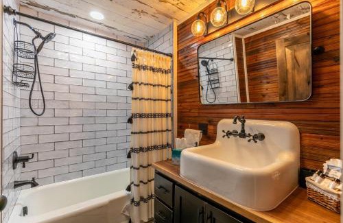 Linville House | Up the Creek