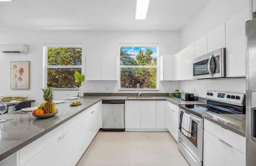 Allapattah House | Up to 12 Guests! Modern villa near Wynwood