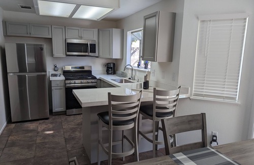 Sunrise Manor House | Up to 4 Guests, modernized home for vacationers and remote workers
