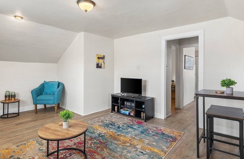 Manitowoc Apartment | Upbeat Upper Apt - 1 Mile to Maritime Museum Manitowoc