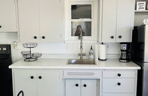 Houghton Lake Cottage | Updated 1-bed Cottage 3 doors from Houghton Lake w/WiFi and next to Golf course