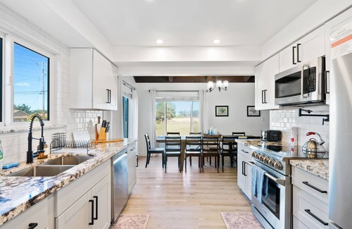 Fort Bragg Villa | Updated 5BR ocean view villa in Mendocino - Fort Bragg with firepit & hot tub