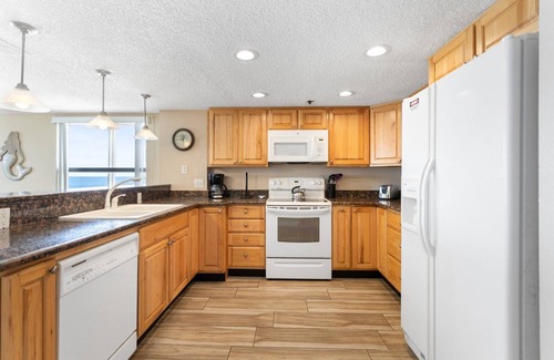 Madeira Beach Condo | Updated Beachfront Balcony - Beach Place #312