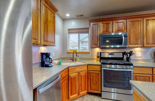 Garden City Cabin | Updated Bear Lake cabin with game room & new swing set - walk to town