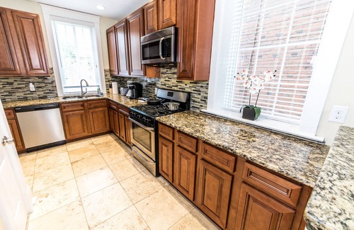 St. Louis House | Updated Brick Home Sleep 9 Walk to WashU/Barnes/Delmar Loop/Forest Park/Zoo