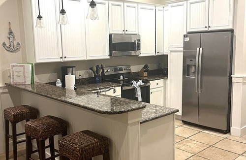 Sandestin House | Updated bungalo with 6 seat golf cart. Book now!