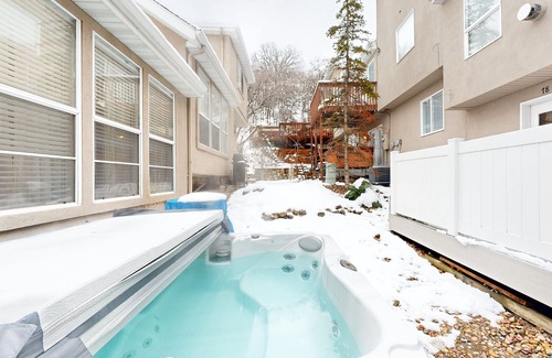 Cottonwood Heights House | Updated Condo w/Private Hot Tub, Mountain Views, & Gas Grill - Close to Skiing