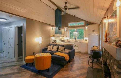 Chester Cottage | Updated cottage "Beriozka" on Cedar Lake