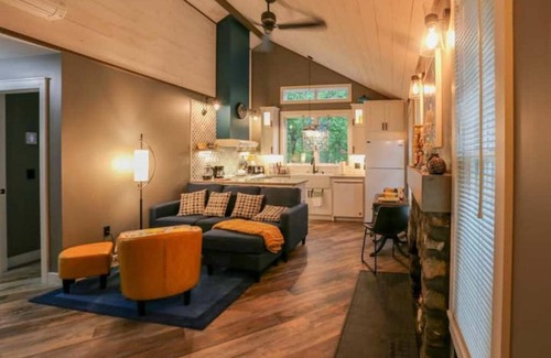 Chester Cottage | Updated cottage "Beriozka" on Cedar Lake