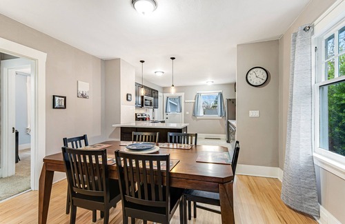 North End House | Updated Craftsman with spacious backyard, high-speed WiFi, & great location