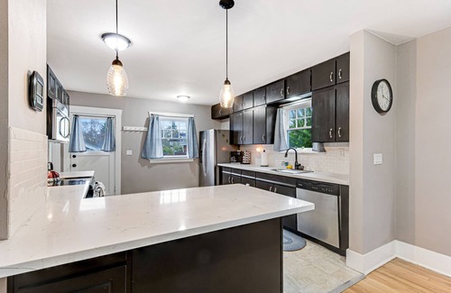 North End House | Updated Craftsman with spacious backyard, high-speed WiFi, & great location