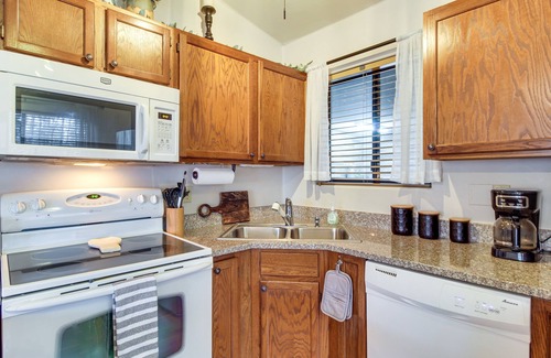 Pinetop Cottage | Updated Deck & Fireside Table: Pinetop Cottage