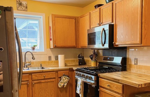 Old North End Condo | Updated downtown BTV condo with lake view!