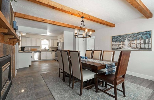 Missoula House | Updated family home in the Lewis & Clark neighborhood. Close to UM and the Hip Strip!