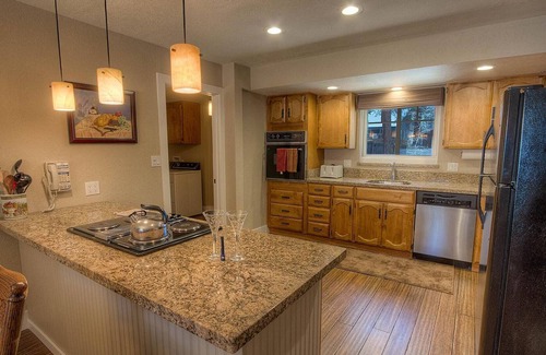 Rancho Bijou House | Updated Home, Fenced Yard, BBQ w/Deck, Fireplace, by Heavenly (HCH0682)