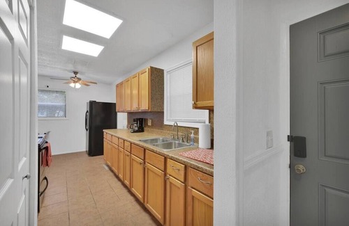 Hyde Park House | ~Updated Home Sleeps 8 Near NAS Jax~