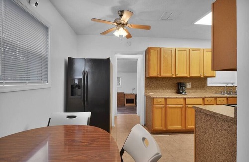 Hyde Park House | ~Updated Home Sleeps 8 Near NAS Jax~