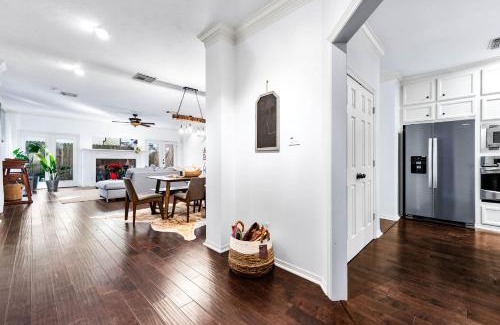 Washington Ave./ Memorial Park House | Updated Home, Zen Vibe, 3BR w Cowboy Pool