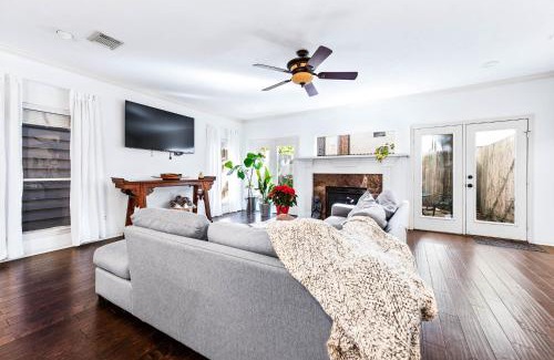Washington Ave./ Memorial Park House | Updated Home, Zen Vibe, 3BR w Cowboy Pool