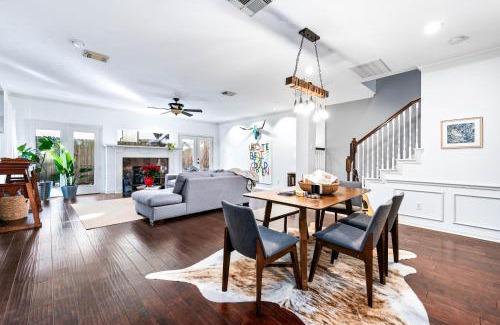 Washington Ave./ Memorial Park House | Updated Home, Zen Vibe, 3BR w Cowboy Pool