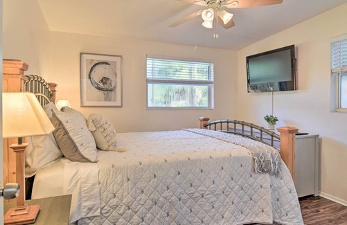 Largo Cottage | Updated Largo Home Near Beaches & Parks!