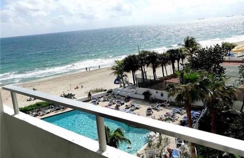 East Fort Lauderdale Condo | Updated Oceanview ! condo on the beach sleeps 4 newly decorated with balcony