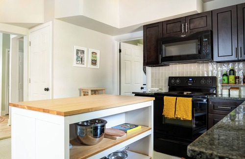 Detroit - Shoreway Cottage | Updated Ohio City 2 Bedroom Cottage with Firepit in Cleveland