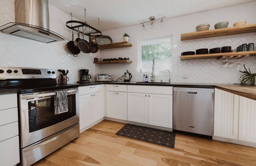 Buena Vista House | Updated, pet friendly on the Arkansas River, private flyfishing & rafting put-in