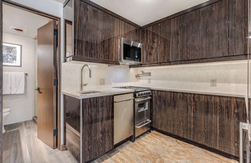 West End Apartment | Updated Studio in Aspen Core