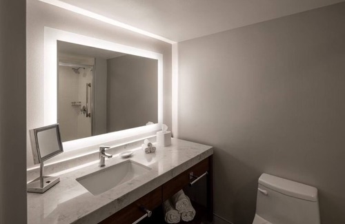 Downtown Resort | Updated Unit w/Comfy King Bed, Pool & Sunset Views!